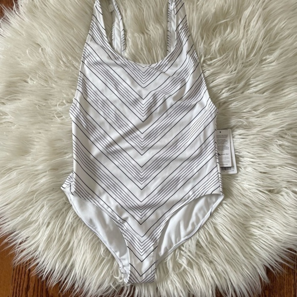 Athleta‎ chevron high leg one piece swimsuit size 36 D/DD NO BRA NWT